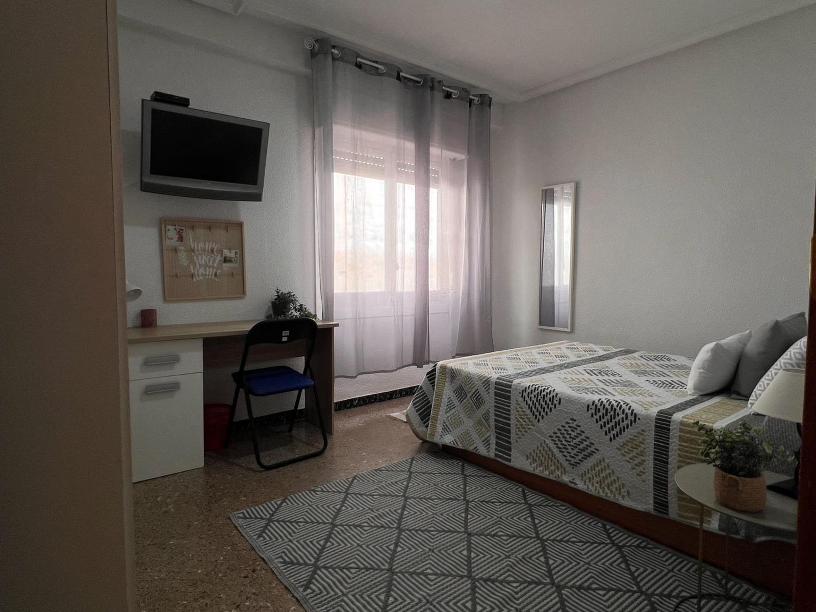 4 quarto Apartamento para arrendar em Elche / Elx - 1 200 € (Ref: 9983137)