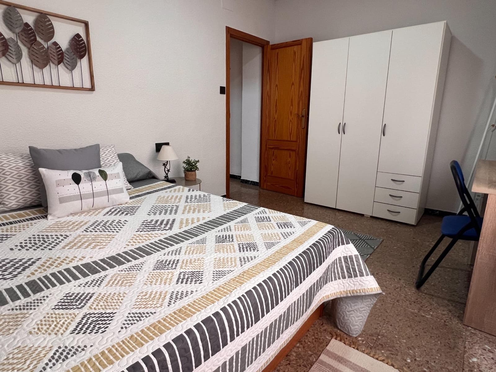 4 quarto Apartamento para arrendar em Elche / Elx - 1 200 € (Ref: 9983137)