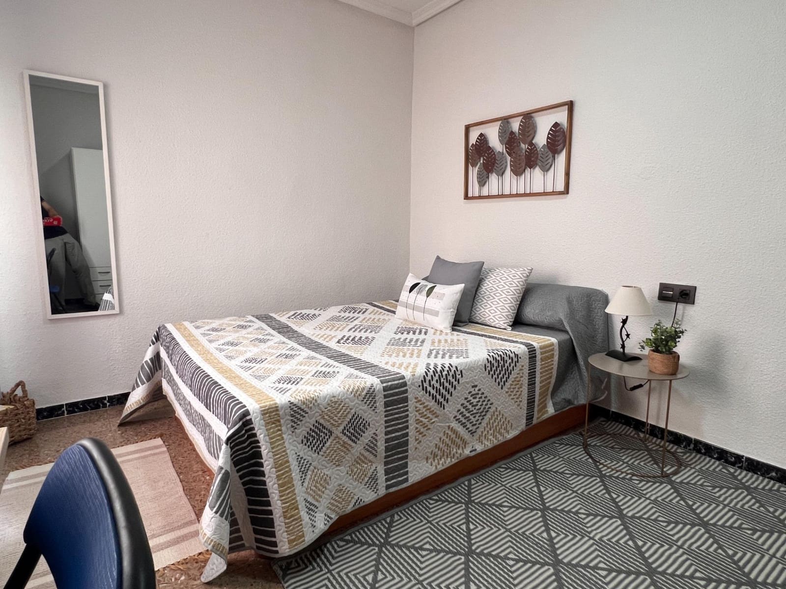 4 quarto Apartamento para arrendar em Elche / Elx - 1 200 € (Ref: 9983137)