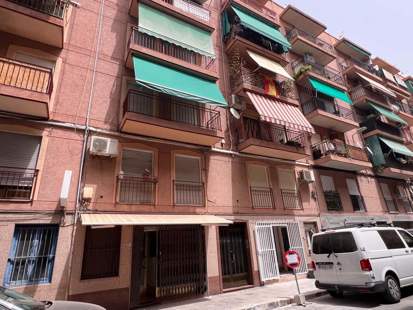 4 quarto Apartamento para arrendar em Elche / Elx - 1 200 € (Ref: 9983137)