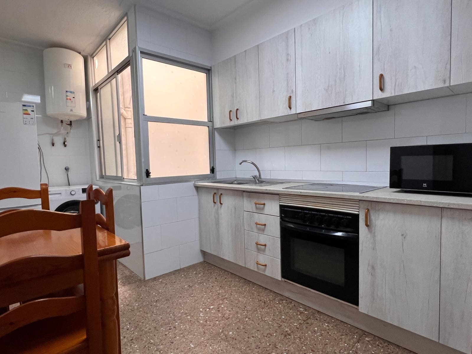 4 sypialnia Apartament do wynajęcia w Elche / Elx - 325 € (Ref: 9985121)
