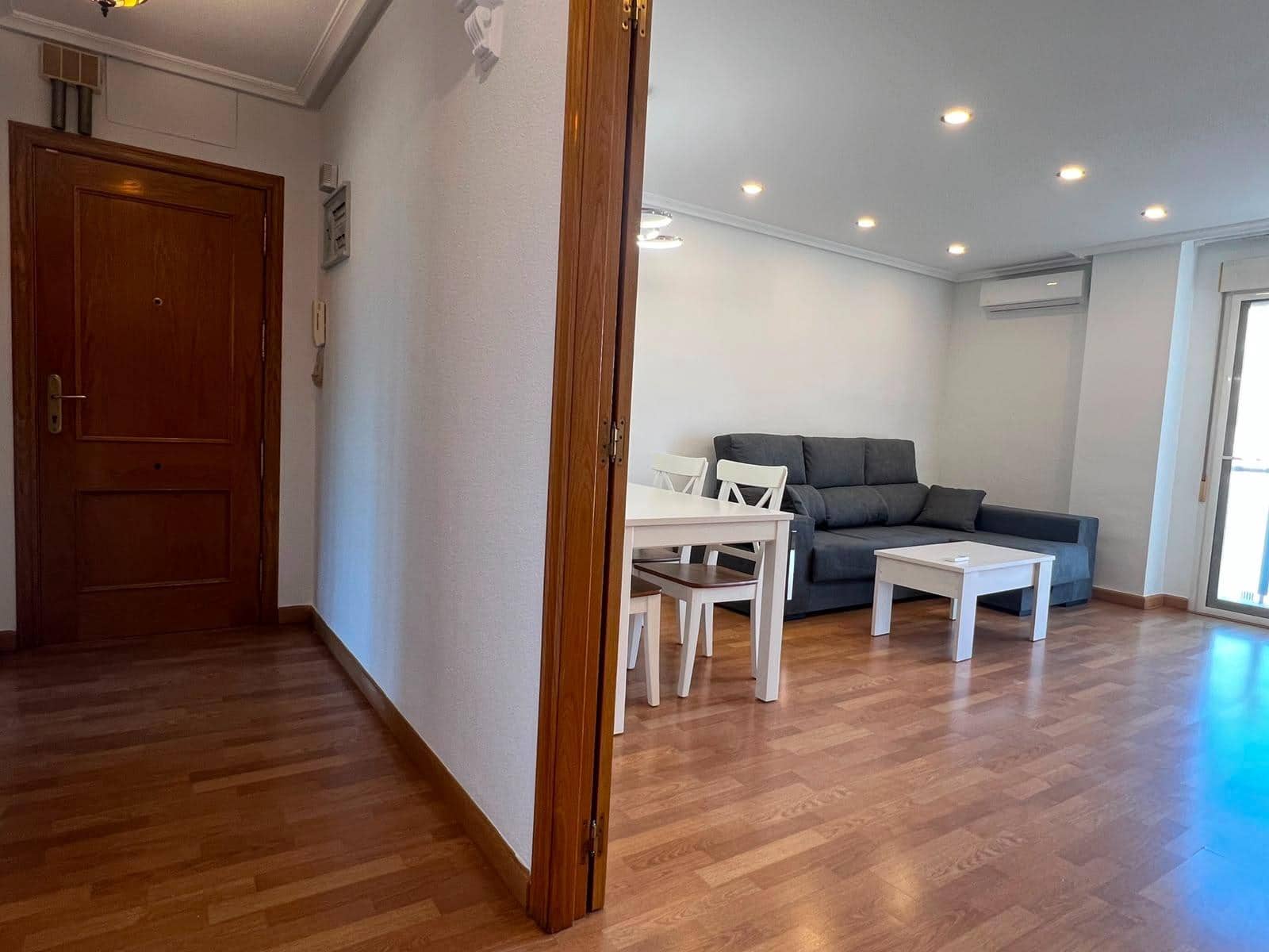 3 slaapkamer Flat te huur in Elche / Elx met zwembad - € 1.200 (Ref: 9999695)