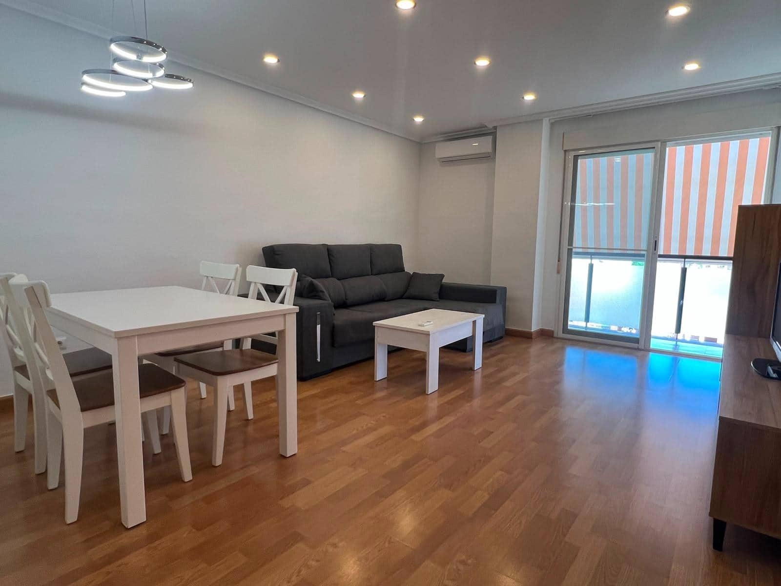 3 slaapkamer Flat te huur in Elche / Elx met zwembad - € 1.200 (Ref: 9999695)
