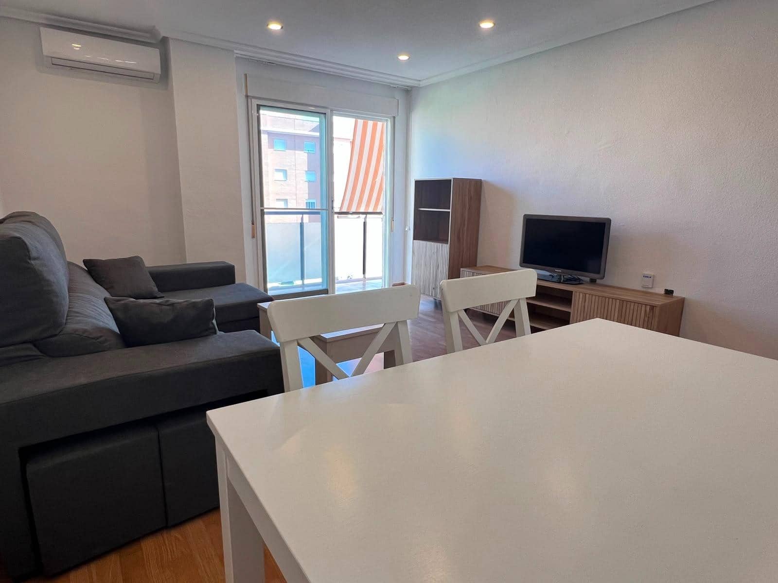 3 slaapkamer Flat te huur in Elche / Elx met zwembad - € 1.200 (Ref: 9999695)