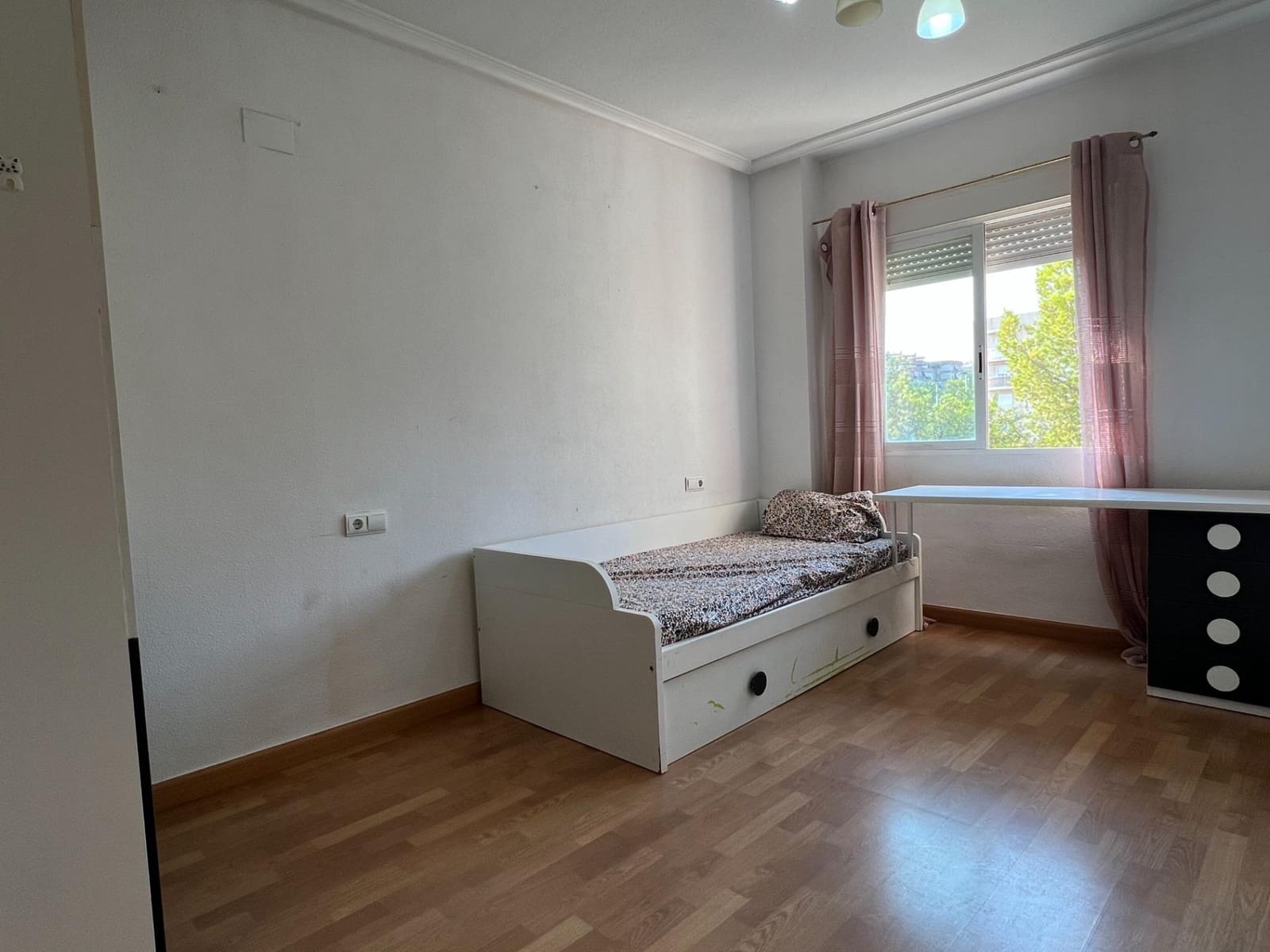 3 slaapkamer Flat te huur in Elche / Elx met zwembad - € 1.200 (Ref: 9999695)