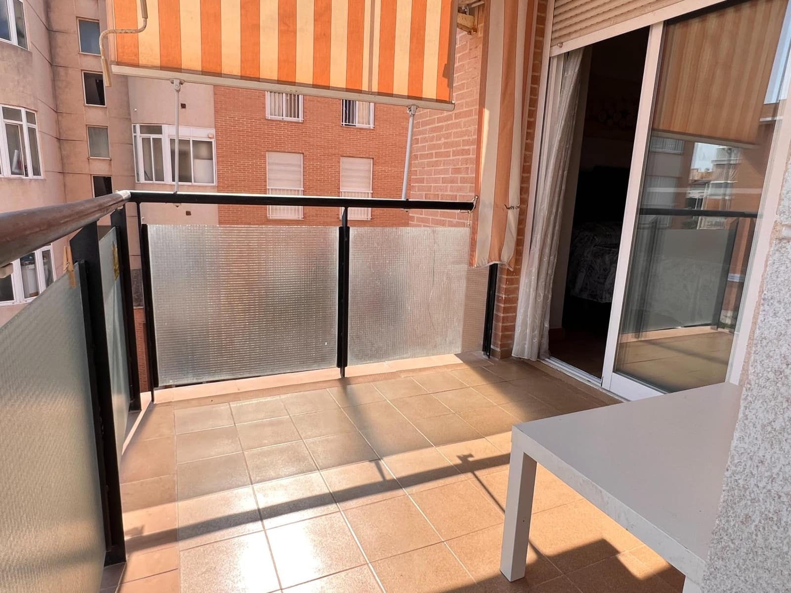 3 slaapkamer Flat te huur in Elche / Elx met zwembad - € 1.200 (Ref: 9999695)