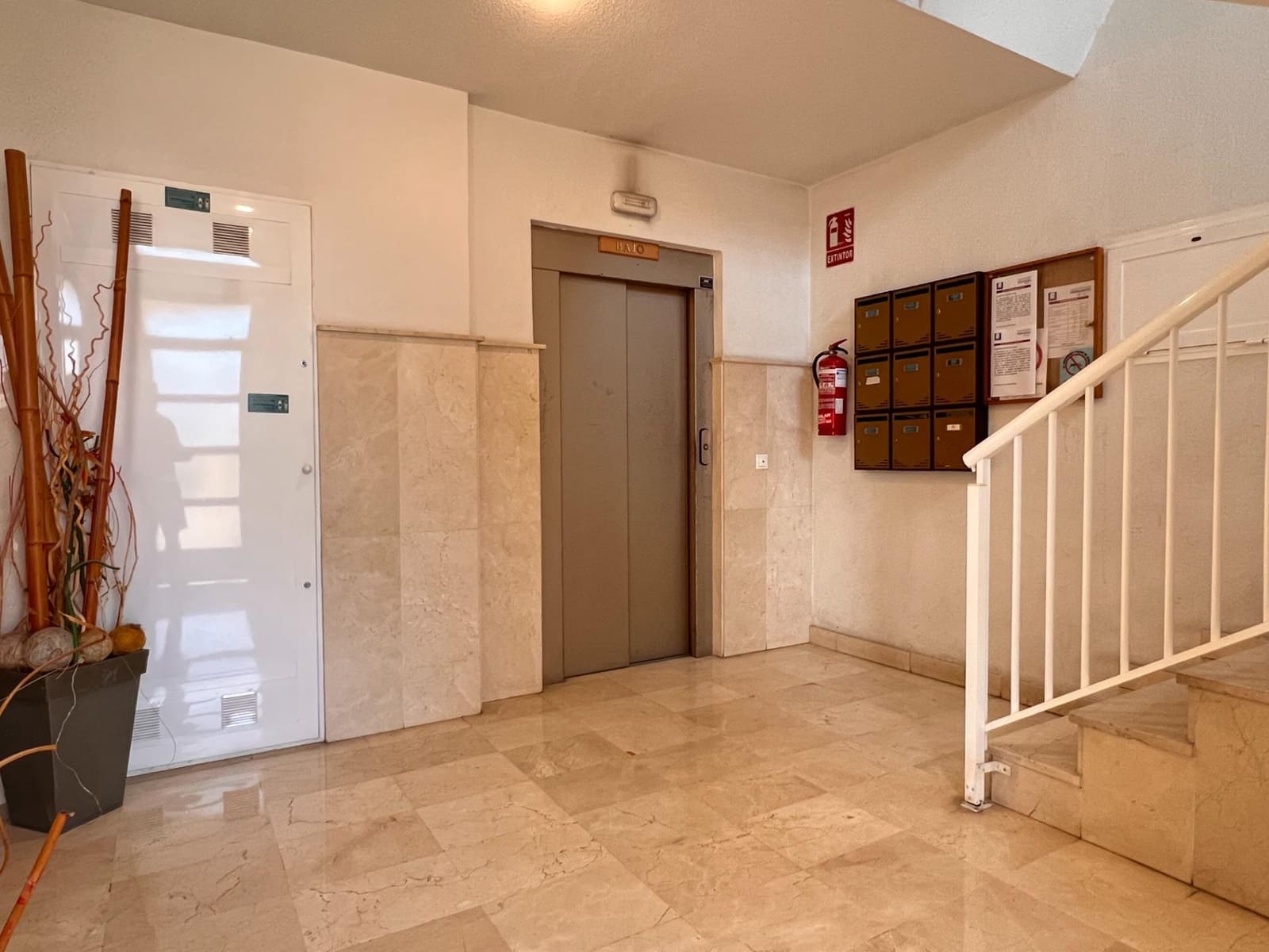 3 slaapkamer Flat te huur in Elche / Elx met zwembad - € 1.200 (Ref: 9999695)