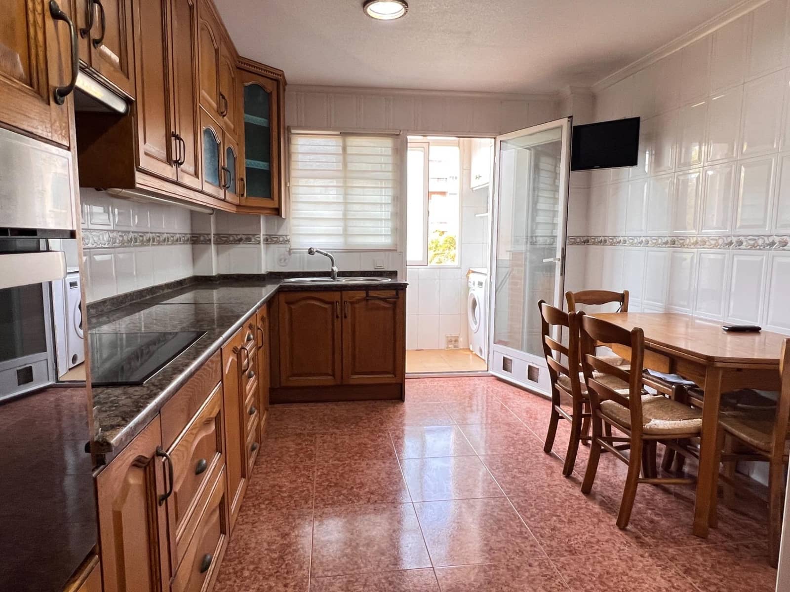 3 slaapkamer Flat te huur in Elche / Elx met zwembad - € 1.200 (Ref: 9999695)