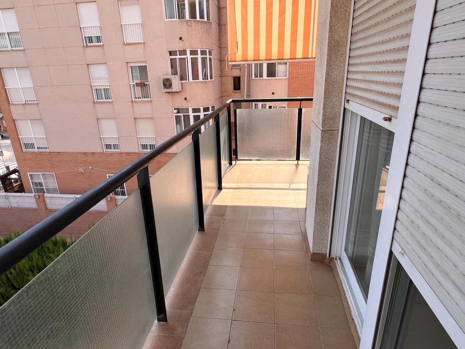 3 slaapkamer Flat te huur in Elche / Elx met zwembad - € 1.200 (Ref: 9999695)
