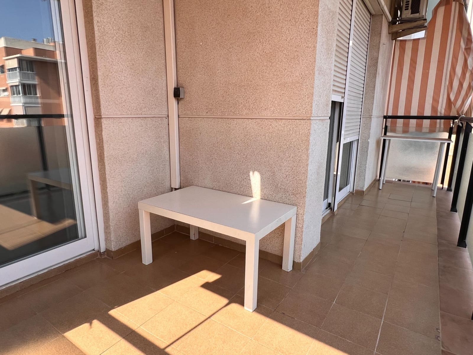 3 slaapkamer Flat te huur in Elche / Elx met zwembad - € 1.200 (Ref: 9999695)