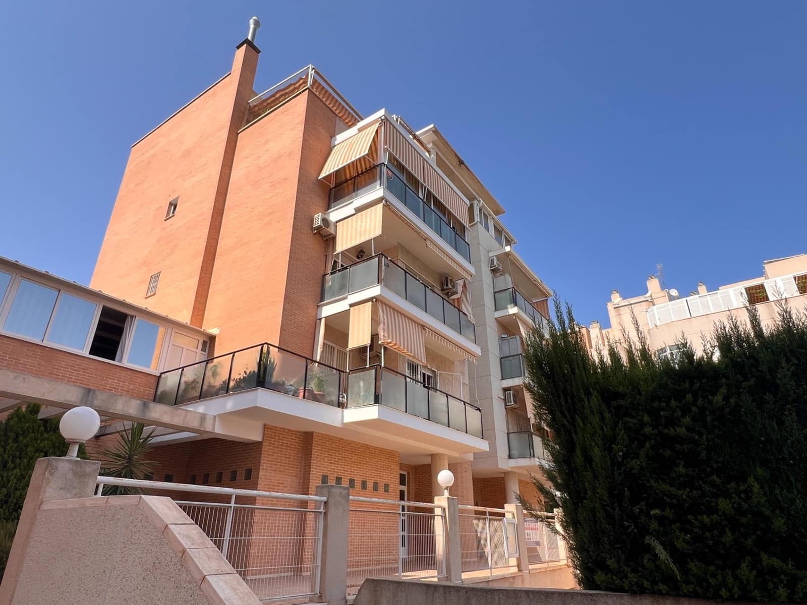 3 slaapkamer Flat te huur in Elche / Elx met zwembad - € 1.200 (Ref: 9999695)