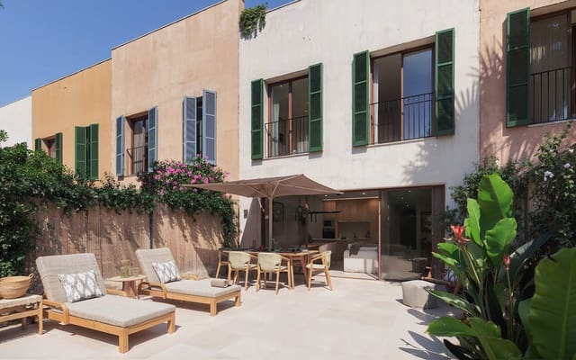 3 bedroom Townhouse for sale in Campos with pool - € 685,000 (Ref: 10023028)