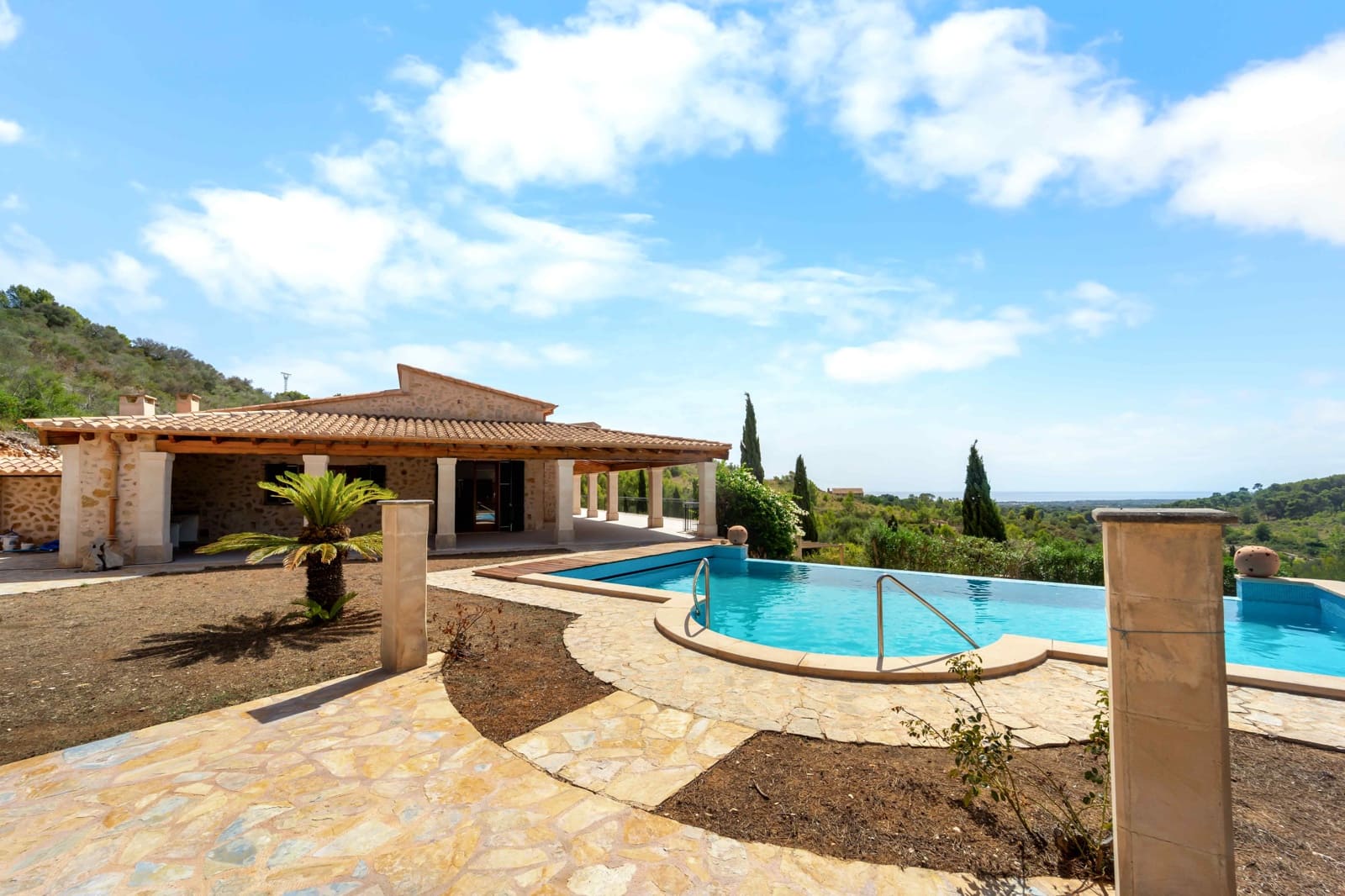 5 soveværelse Finca/Landehus til salg i Cala Murada med swimmingpool - € 2.950.000 (Ref: 10049870)