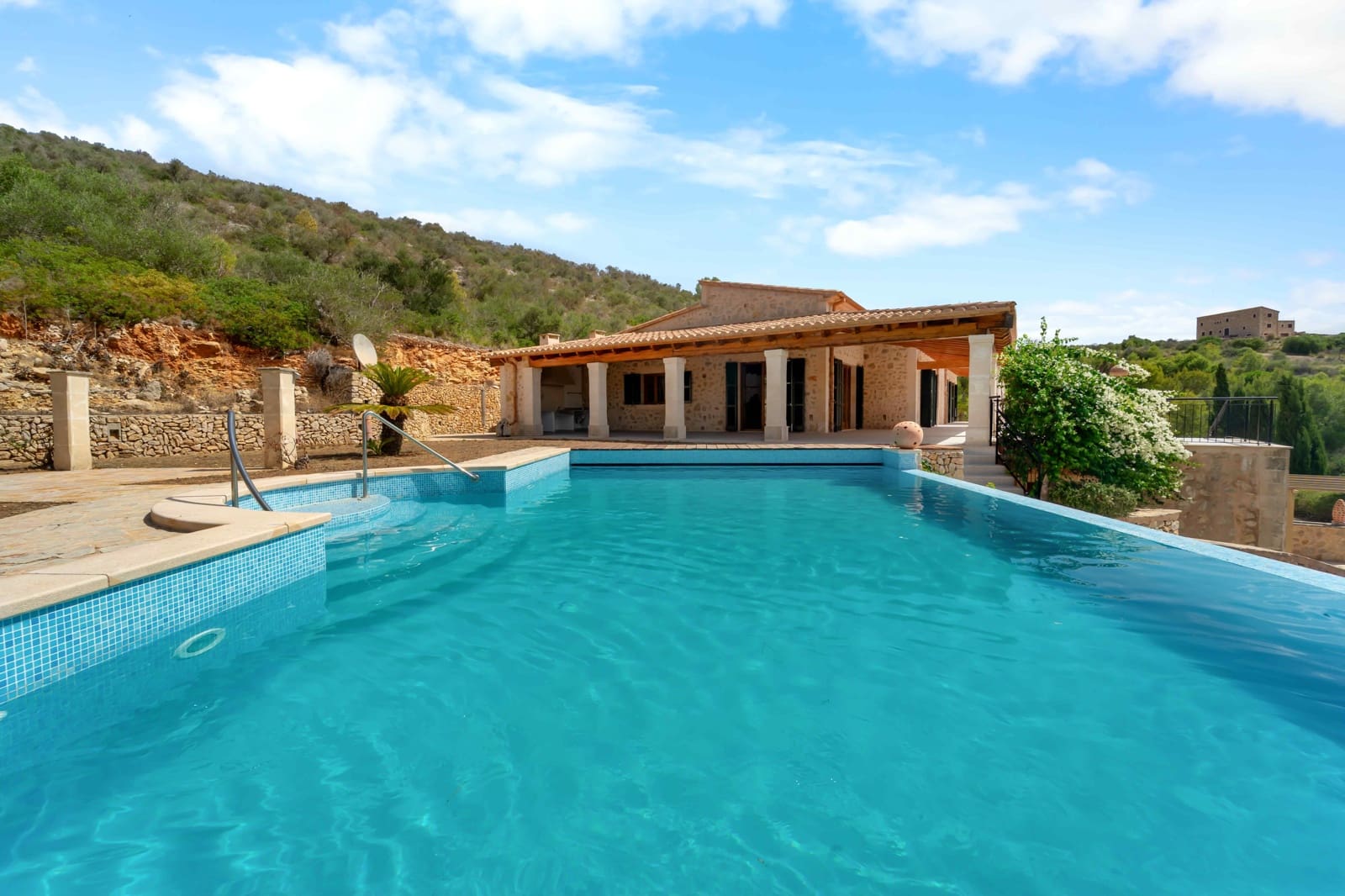 5 soveværelse Finca/Landehus til salg i Cala Murada med swimmingpool - € 2.950.000 (Ref: 10049870)