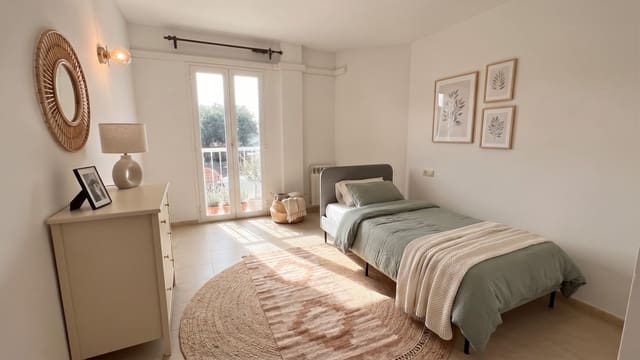 3 makuuhuone Huoneisto myytävänä paikassa Portocristo / Port de Manacor, Manacor mukana 
autotalli - 398 000 € (Ref: 10145100)