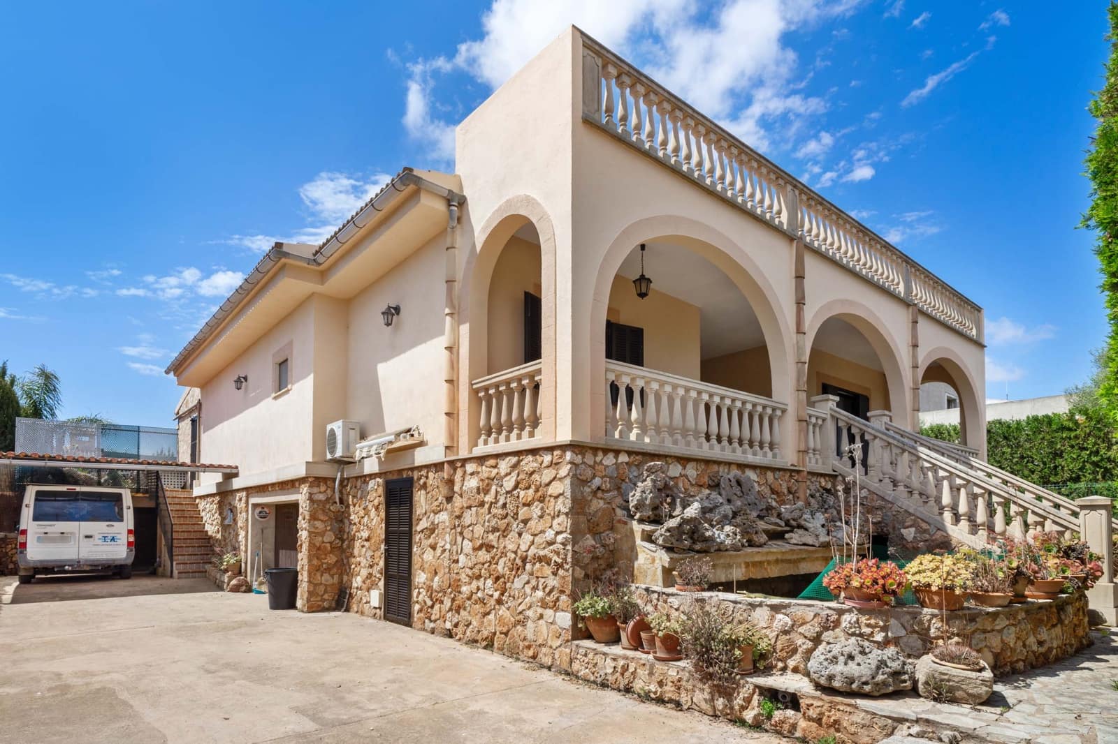 4 bedroom Villa for sale in Portocolom with pool garage - € 1,300,000 (Ref: 8523721)