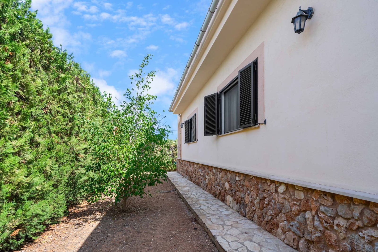 4 bedroom Villa for sale in Portocolom with pool garage - € 1,300,000 (Ref: 8523721)