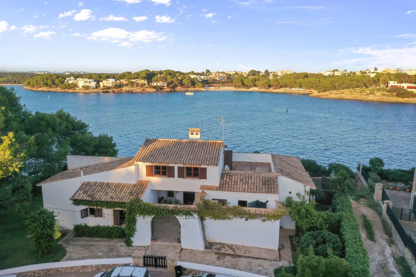7 bedroom Villa for sale in Portocolom with garage - € 3,600,000 (Ref: 8523740)