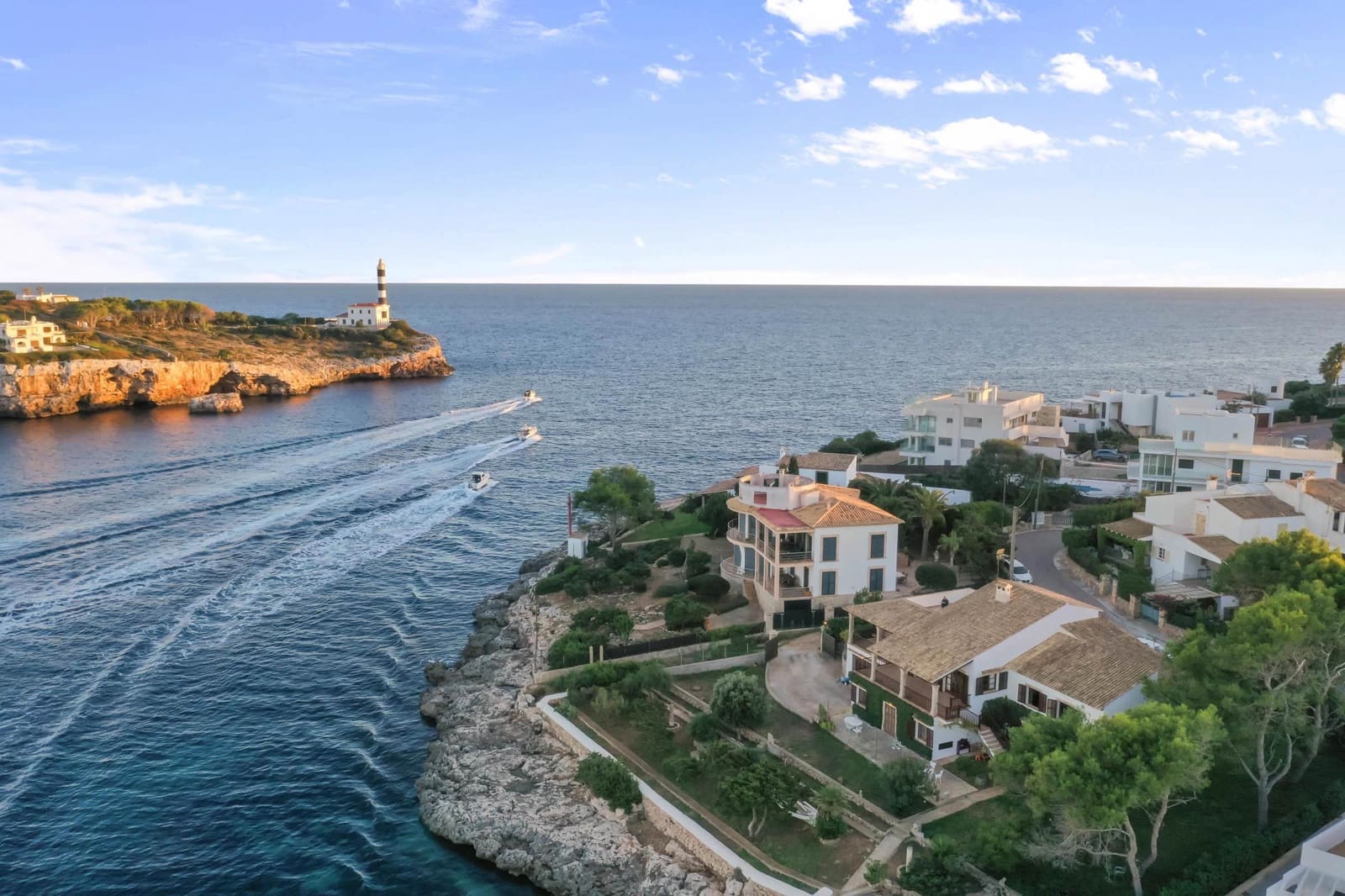 7 bedroom Villa for sale in Portocolom with garage - € 3,600,000 (Ref: 8523740)