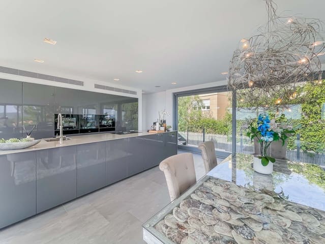 6 soveværelse Villa til salg i Santa Ponsa, Calvià med swimmingpool garage - € 7.200.000 (Ref: 8523743)