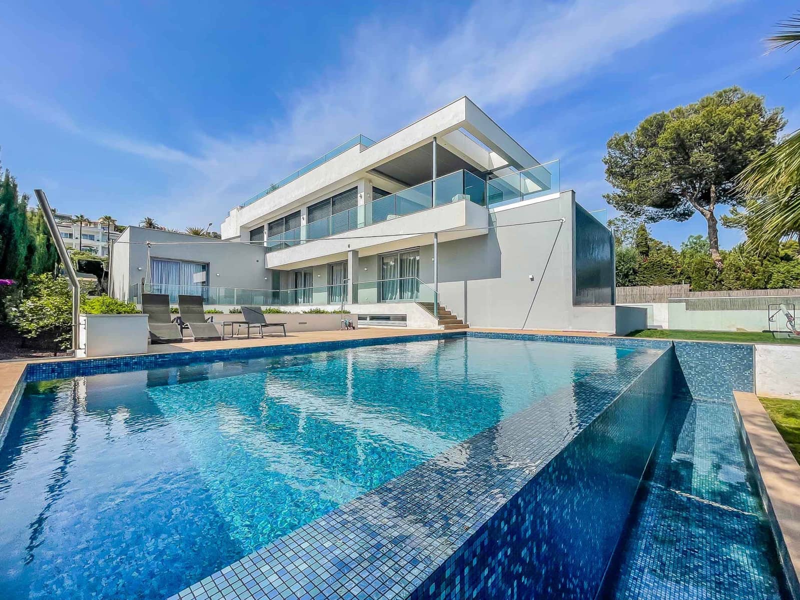 6 soveværelse Villa til salg i Santa Ponsa med swimmingpool garage - € 7.200.000 (Ref: 8523743)