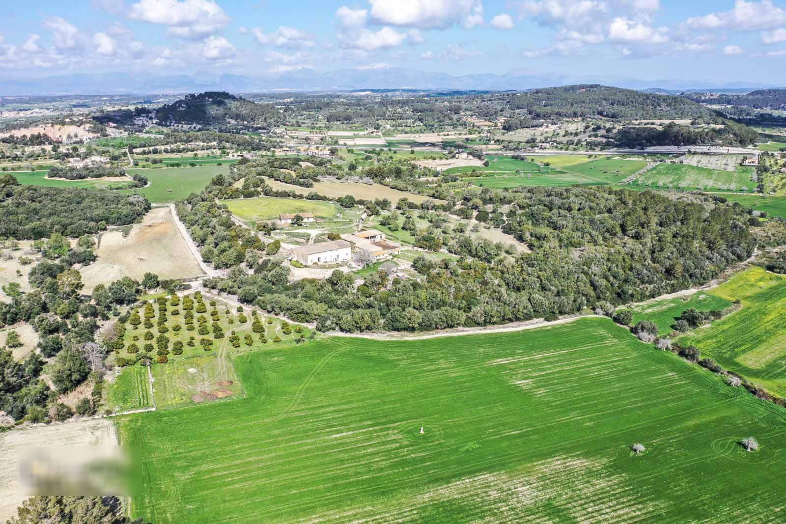 8 soveværelse Finca/Landehus til salg i Porreres med garage - € 5.500.000 (Ref: 8530046)