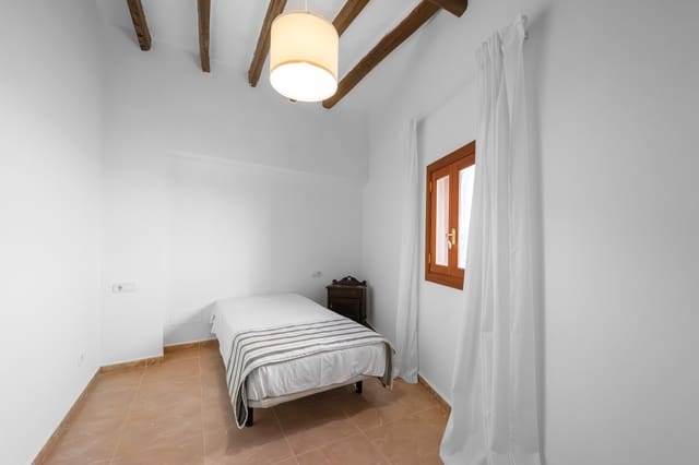 4 slaapkamer Huis te koop in Felanitx met garage - € 450.000 (Ref: 8950684)