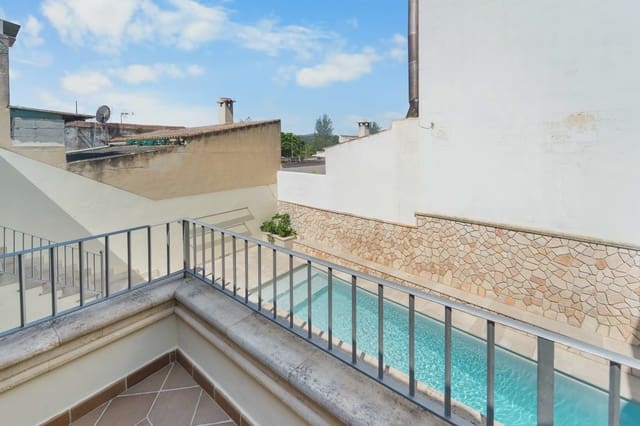 4 bedroom Townhouse for sale in Porreres with pool garage - € 890,000 (Ref: 9189661)