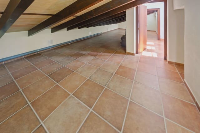 4 bedroom Townhouse for sale in Porreres with pool garage - € 890,000 (Ref: 9189661)