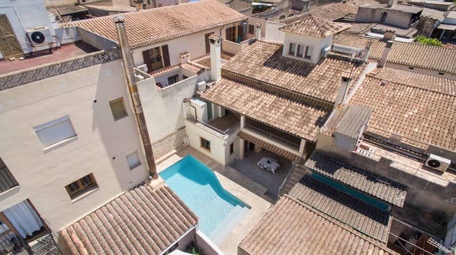 4 bedroom Townhouse for sale in Porreres with pool garage - € 890,000 (Ref: 9189661)
