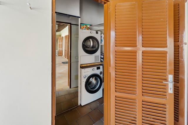 4 bedroom Townhouse for sale in Porreres with pool garage - € 890,000 (Ref: 9189661)