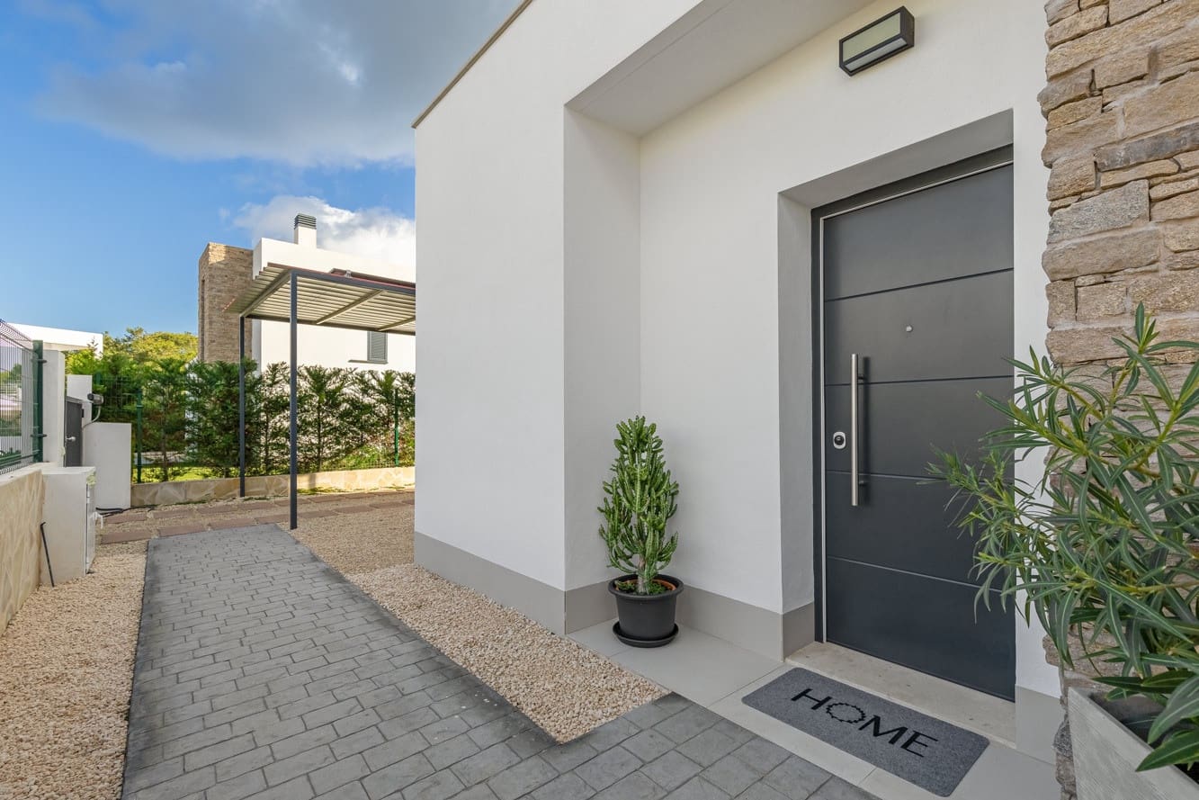 3 soveværelse Villa til salg i Cala Murada med swimmingpool - € 1.089.000 (Ref: 9677936)