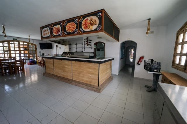 Commercial for sale in Portocolom, Felanitx - € 365,000 (Ref: 9677955)