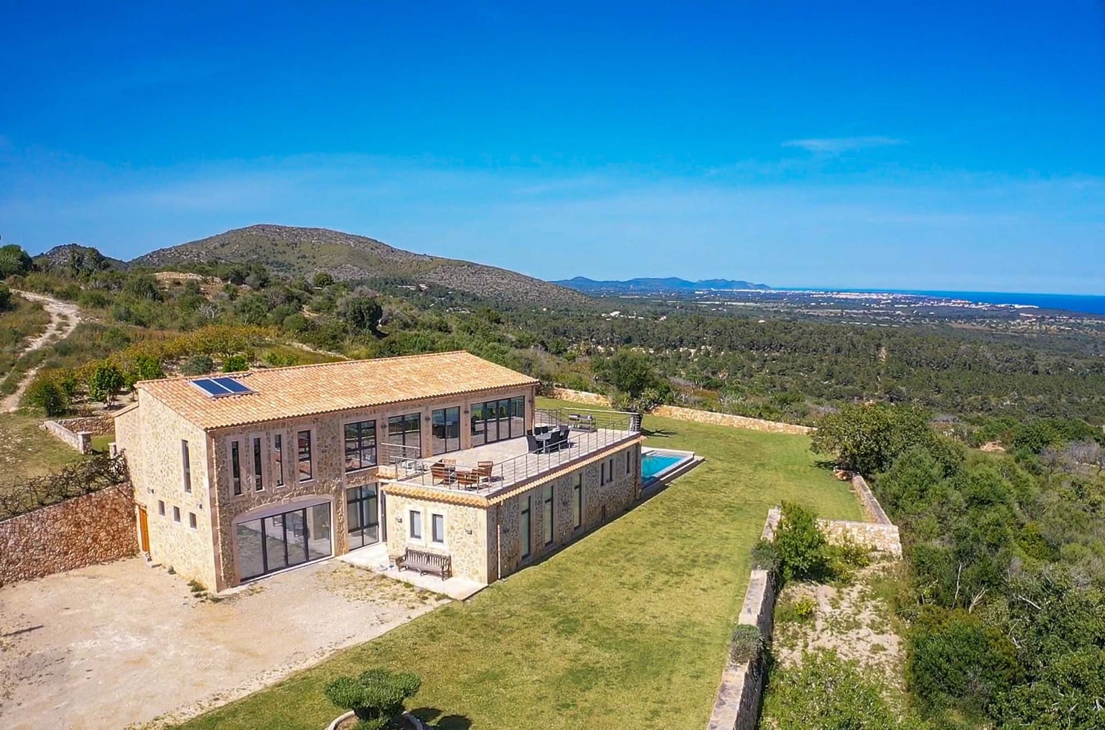 4 bedroom Finca/Country House for sale in Cala Murada with pool - € 2,450,000 (Ref: 9678244)