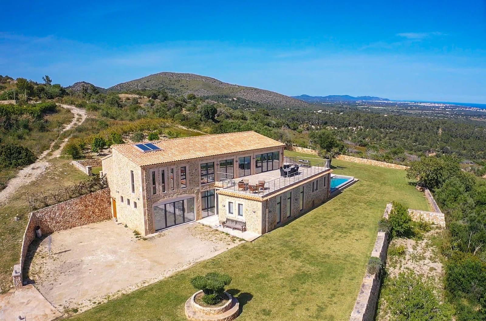 4 bedroom Finca/Country House for sale in Cala Murada with pool - € 2,450,000 (Ref: 9678244)