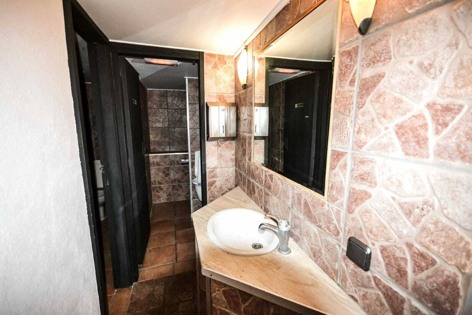 Commercial for sale in Portocolom - € 190,000 (Ref: 9678262)