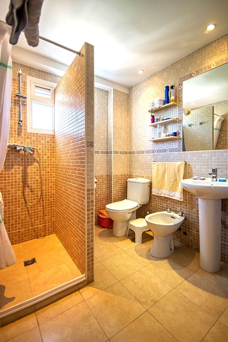2 sypialnia Apartament przy plaży do wynajęcia w Fuengirola z basenem garażem - 900 € (Ref: 10029672)