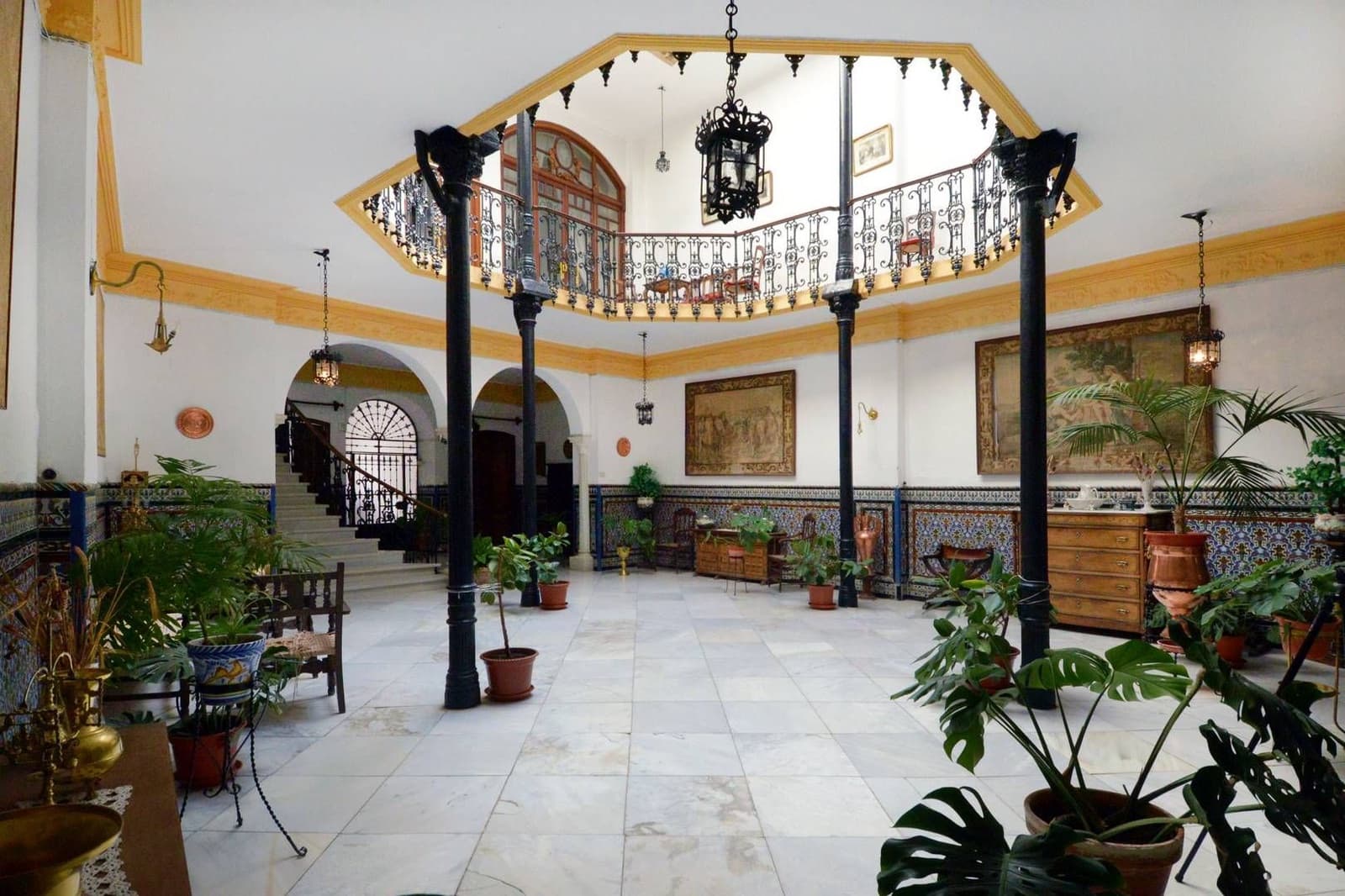 8 soveværelse Byhus til salg i Rute med swimmingpool - € 650.000 (Ref: 5413570)