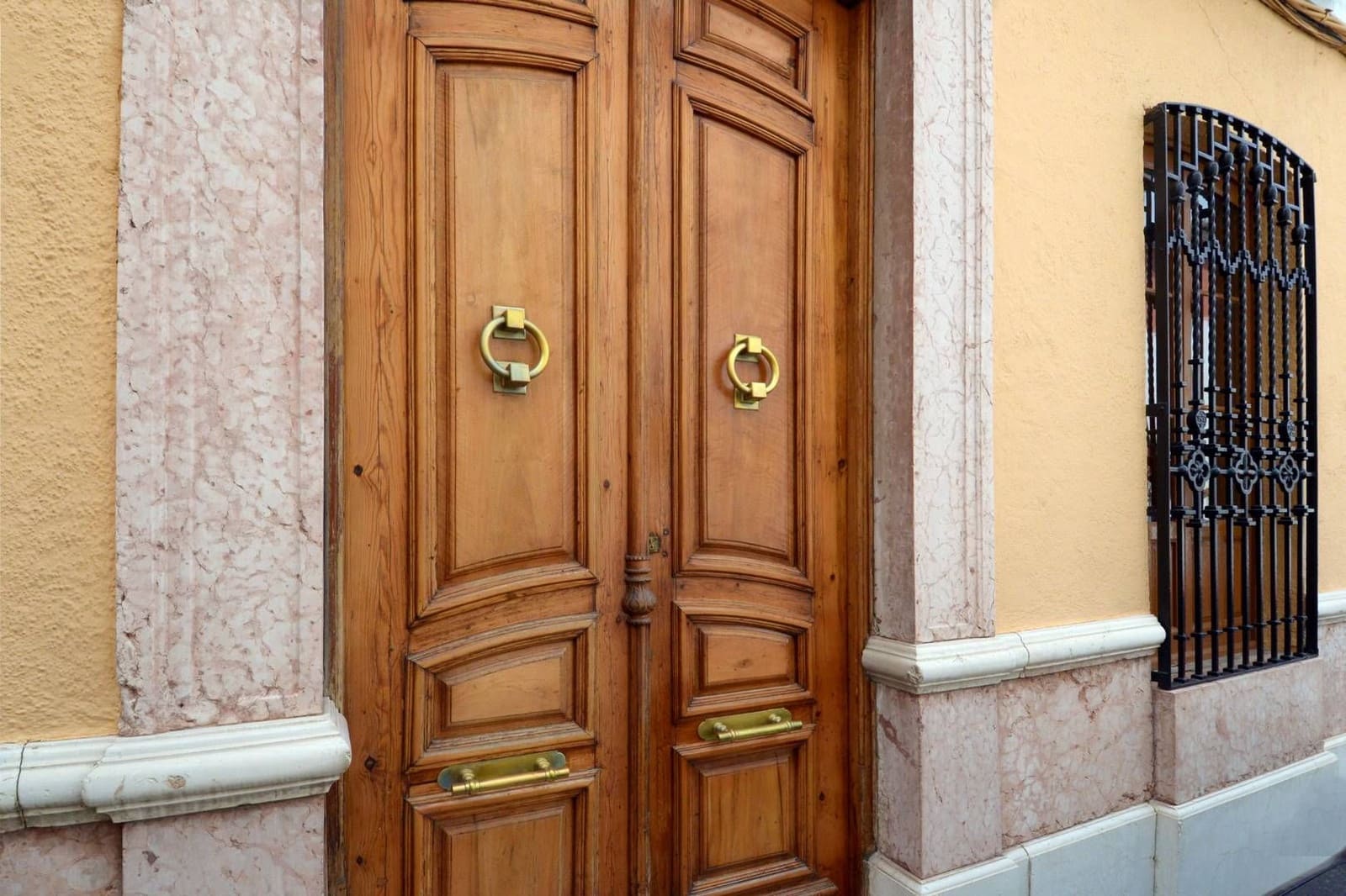 8 soveværelse Byhus til salg i Rute med swimmingpool - € 650.000 (Ref: 5413570)