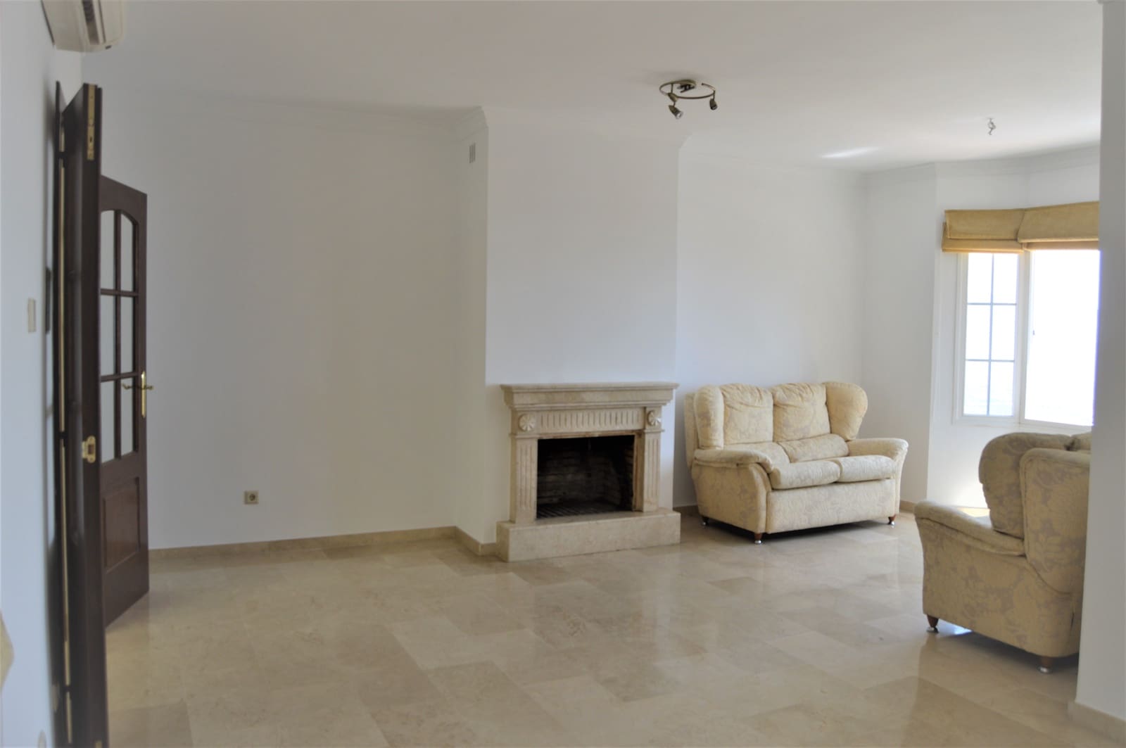 4 soveværelse Byhus til salg i Ojen med garage - € 524.000 (Ref: 6045781)