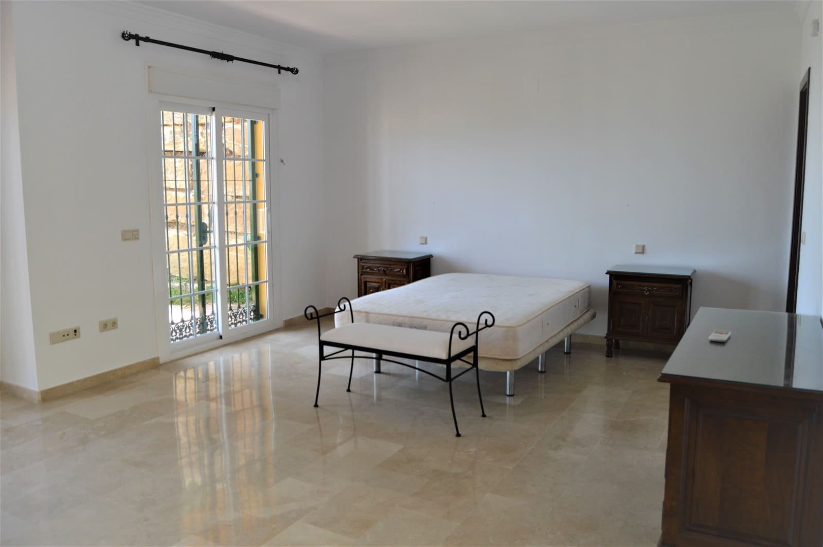 4 soveværelse Byhus til salg i Ojen med garage - € 524.000 (Ref: 6045781)