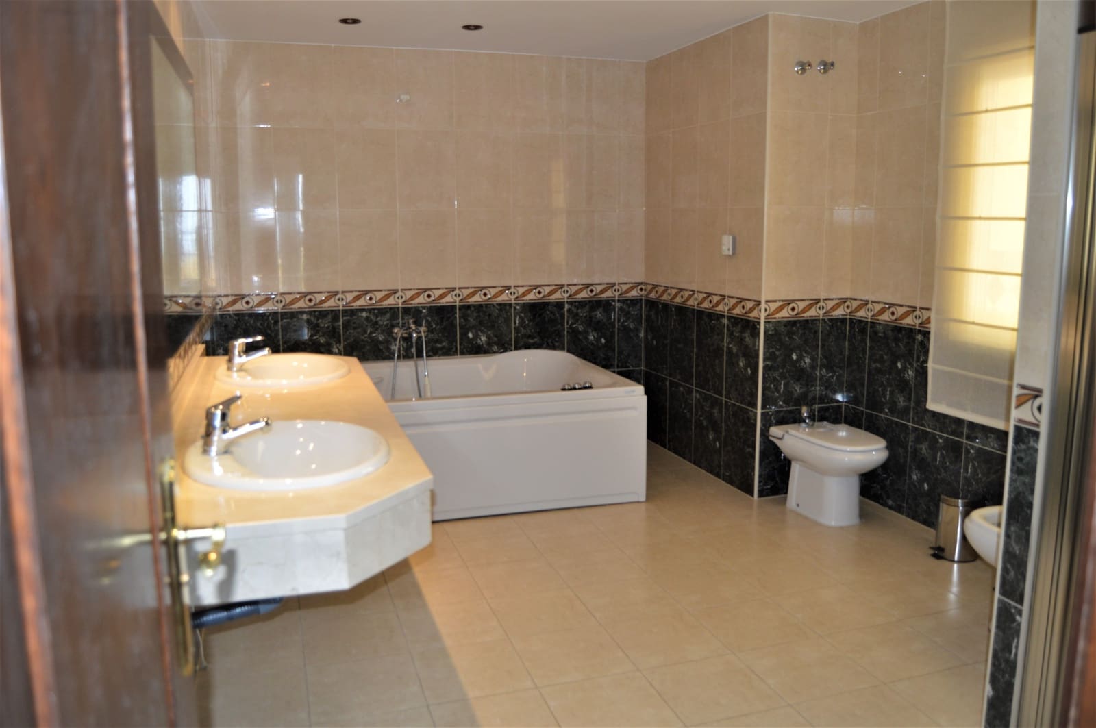 4 soveværelse Byhus til salg i Ojen med garage - € 524.000 (Ref: 6045781)