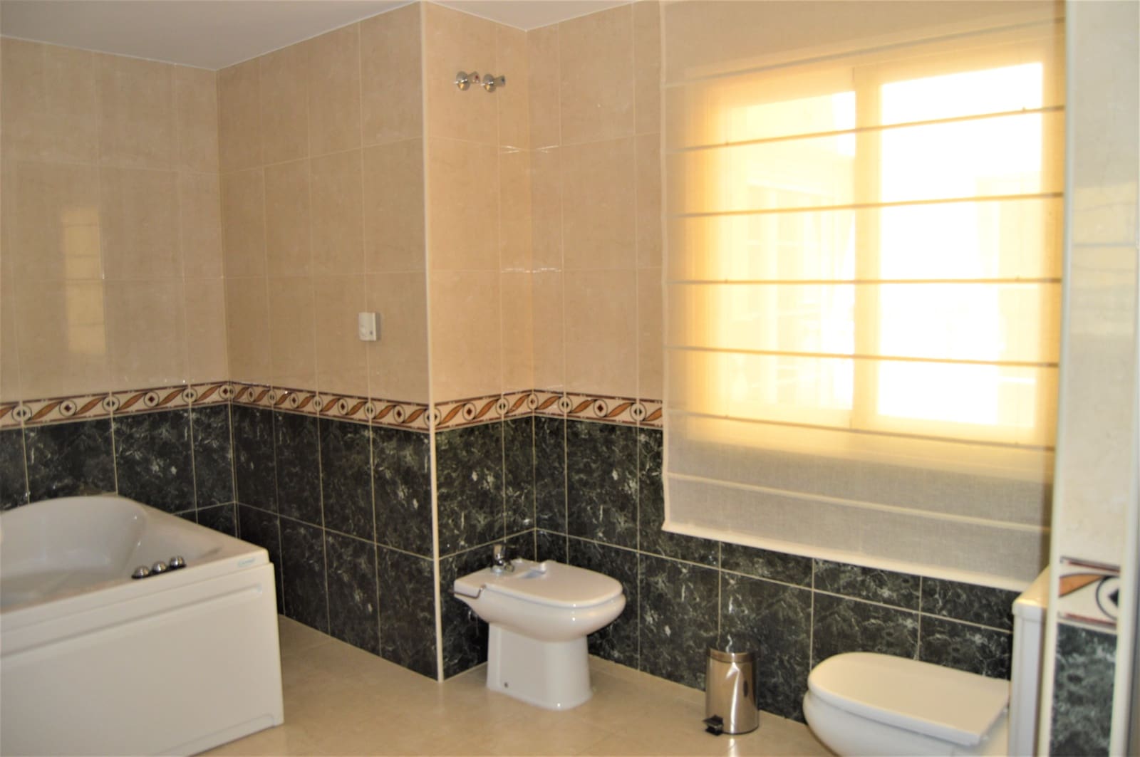 4 soveværelse Byhus til salg i Ojen med garage - € 524.000 (Ref: 6045781)