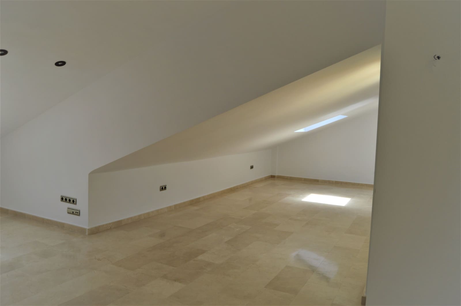 4 soveværelse Byhus til salg i Ojen med garage - € 524.000 (Ref: 6045781)