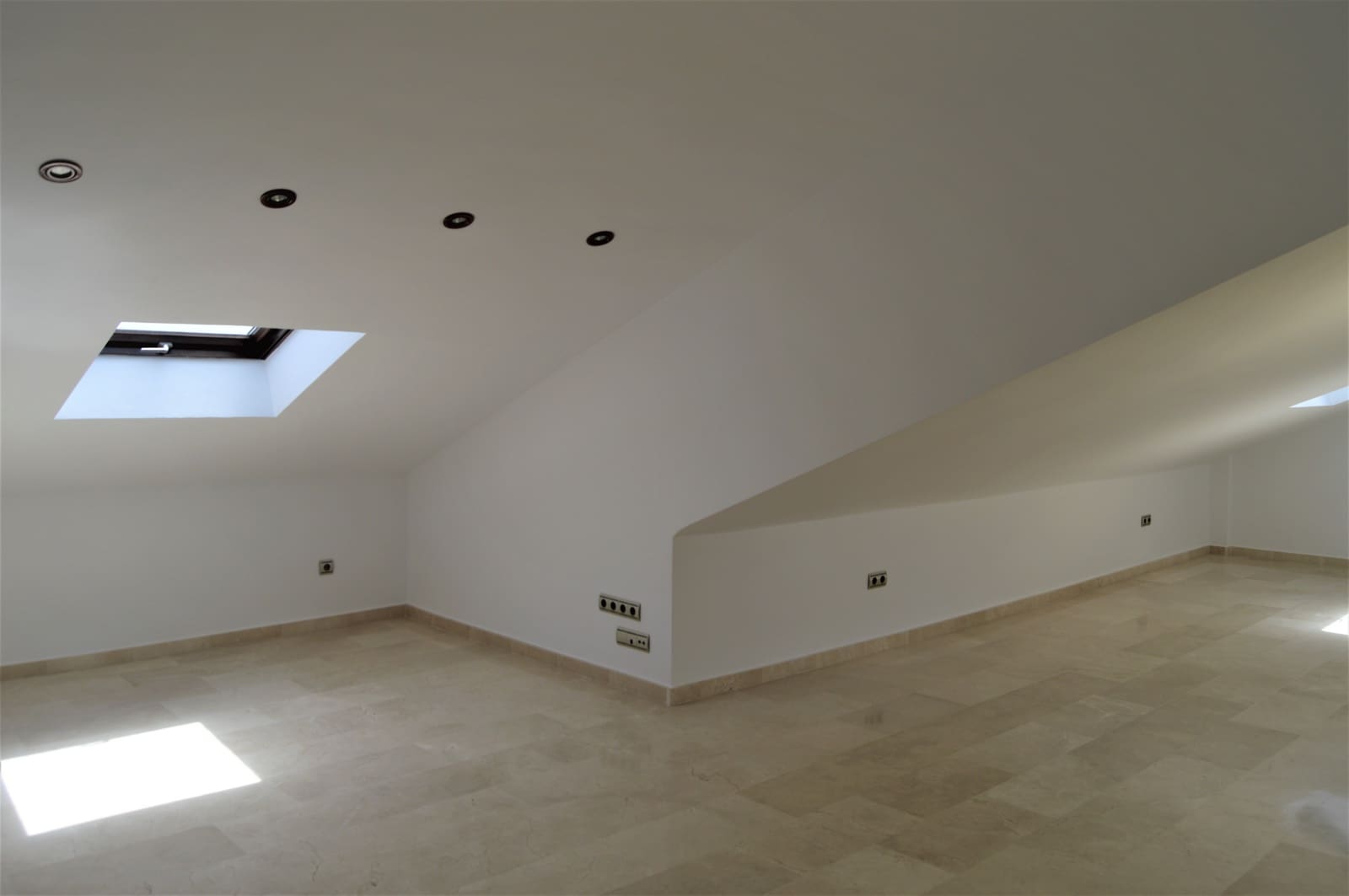 4 soveværelse Byhus til salg i Ojen med garage - € 524.000 (Ref: 6045781)