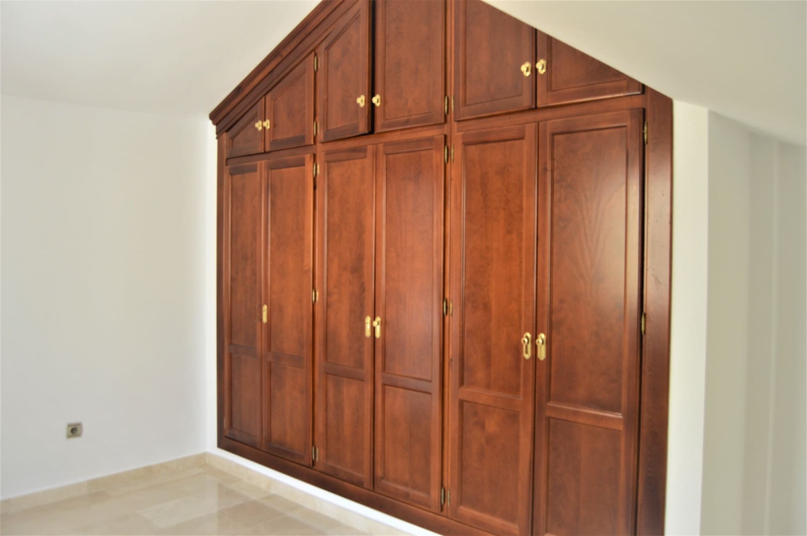 4 soveværelse Byhus til salg i Ojen med garage - € 524.000 (Ref: 6045781)