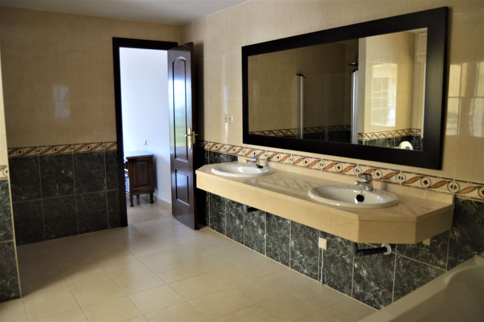 4 soveværelse Byhus til salg i Ojen med garage - € 524.000 (Ref: 6045781)