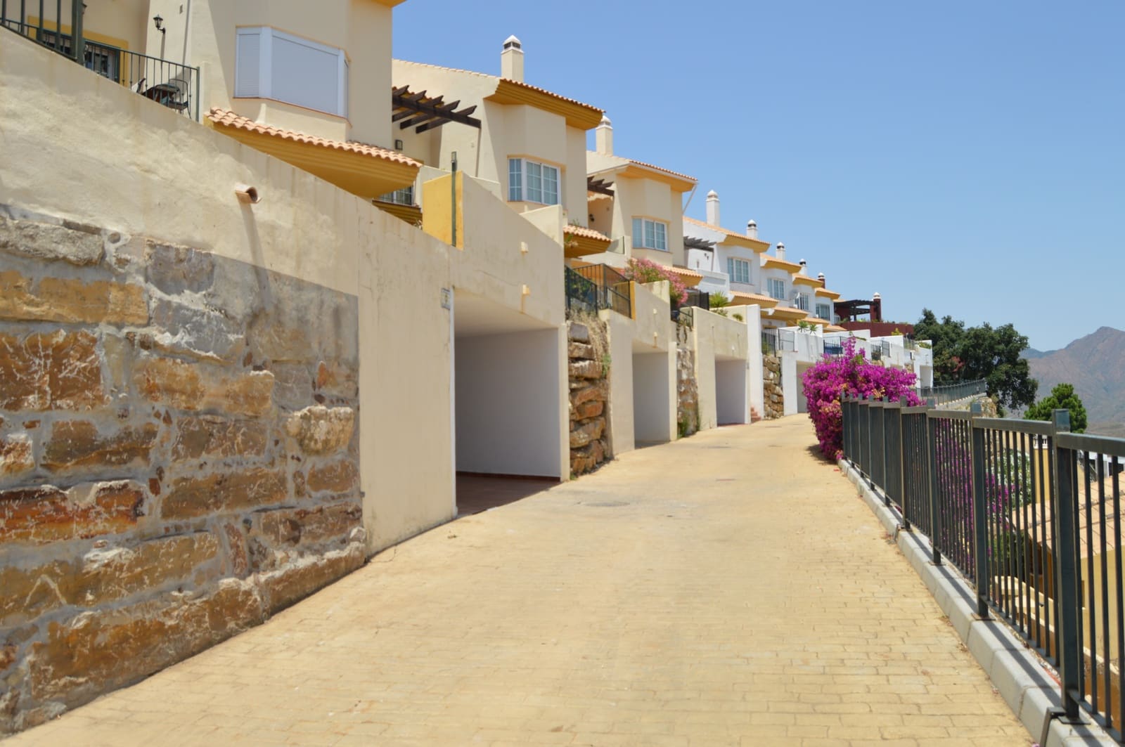 4 soveværelse Byhus til salg i Ojen med garage - € 524.000 (Ref: 6045781)