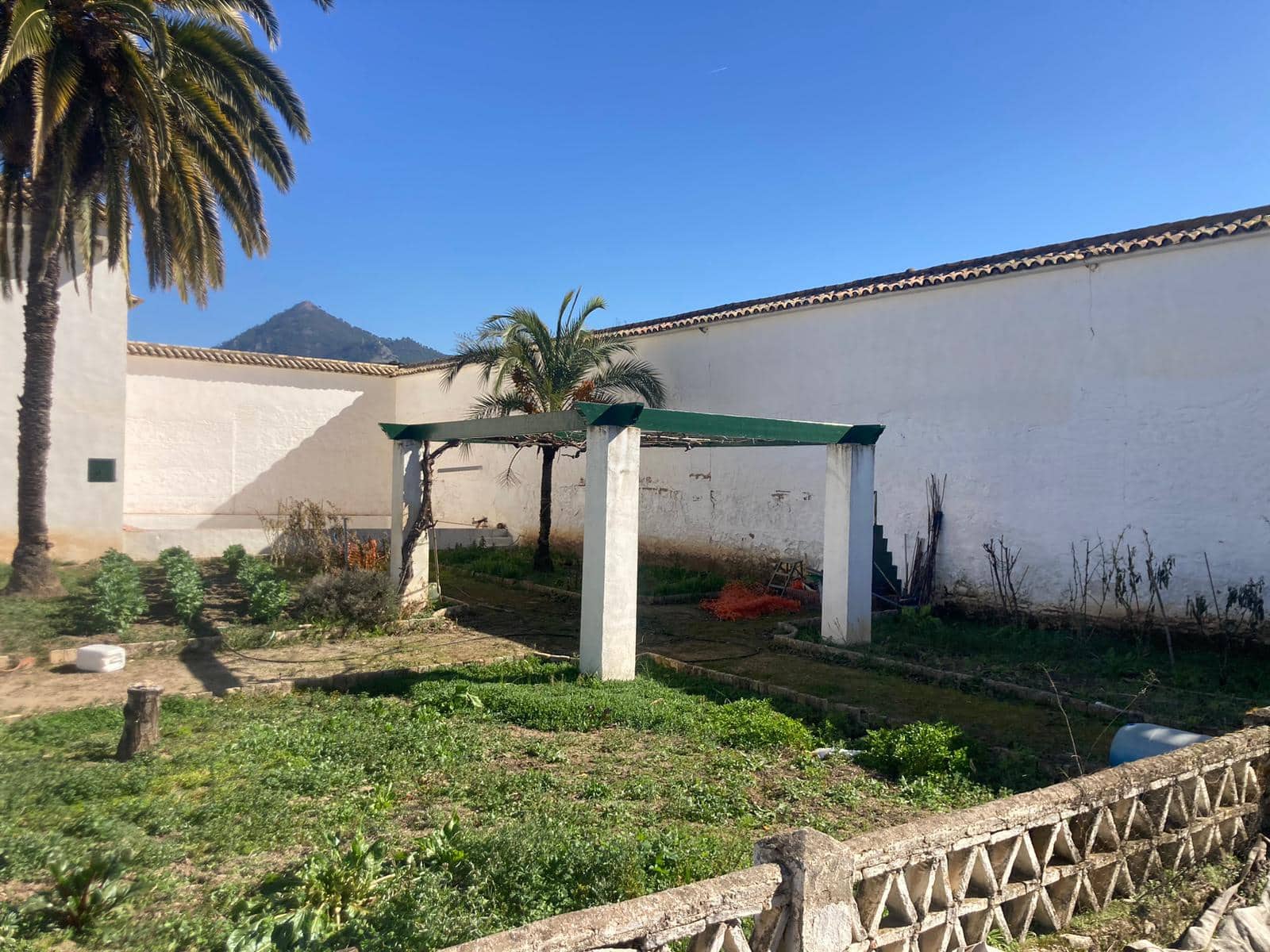 36 soveværelse Finca/Landehus til salg i Rute med garage - € 3.300.000 (Ref: 7464690)