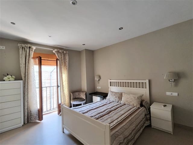 3 camera da letto Appartamento in vendita in Rute - 120.000 € (Rif: 7754954)